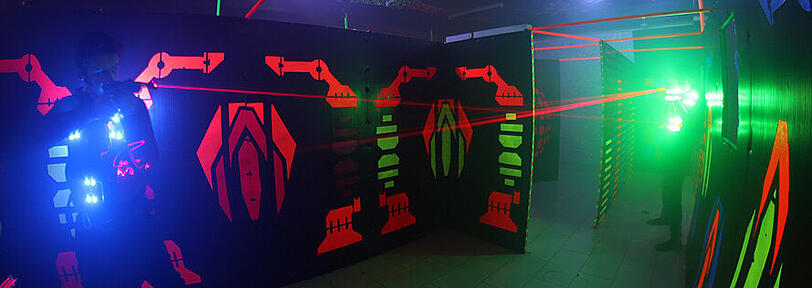 Die Grünen wollen ein Mindestalter für LaserTag-Spieler in Bayern einführen.