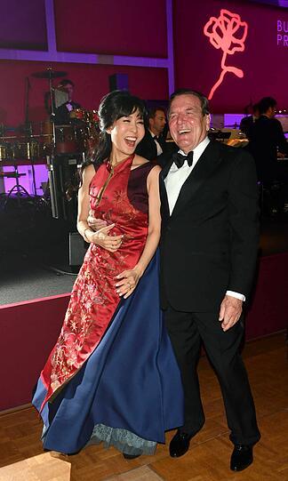 Altbundeskanzler Gerhard Schröder (SPD) und seine Frau Soyeon Kim.