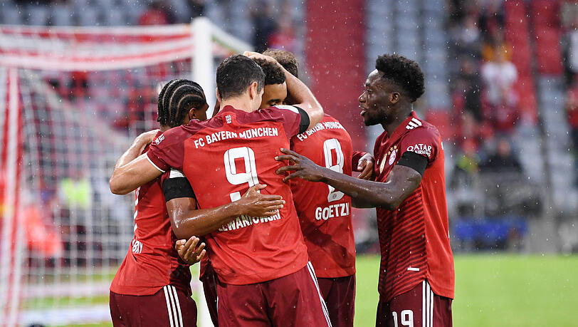 Sie wollen auch in dieser Saison um alle Titel kämpfen: Die Stars des FC Bayern um (v.l.) Serge Gnabry, Robert Lewandowski, Leon Goretzka und Alphonso Davies.