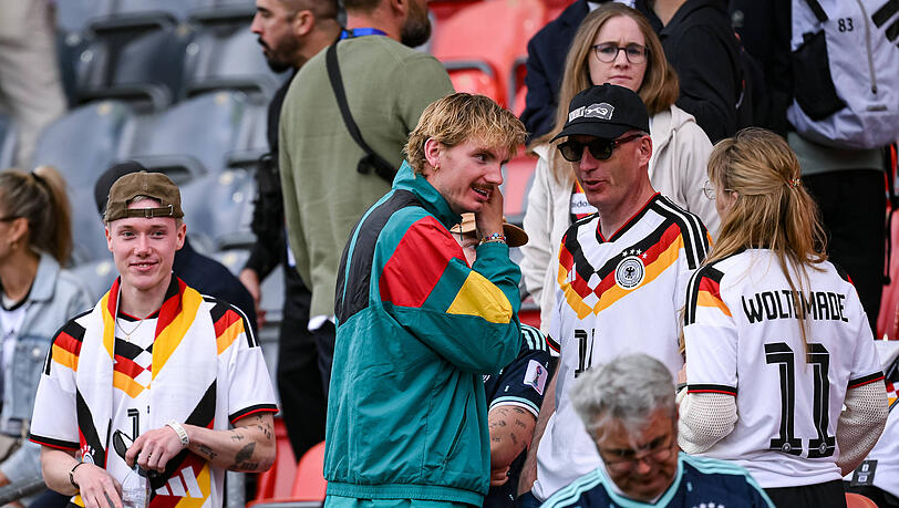 Unterstützen ihren Sohn bei der WM: Tim und Corinna Woltemade. Unterstützen ihren Sohn bei der WM: Tim und Corinna Woltemade.