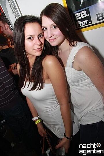 Dass es auch in Münchens Peripherie heiße Partys geben kann, hat in Ebersberg die Freiwillige Feuerwehr Oberndorf bewiesen und eine "Schnäppchenparty" ausgerichtet. Mehr Bilder unter: www.nachtagenten.de