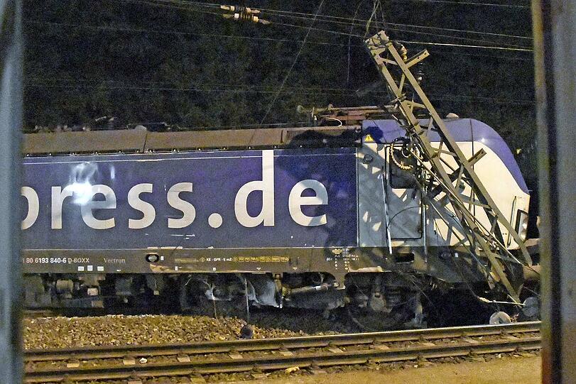 Erst in der vergangenen Woche war eine Diesellok zwischen den Bahnhöfen München-Riem und Feldkirchen entgleist. Nun ereignete sich im selben Streckenabschnitt erneut ein Zugunglück.