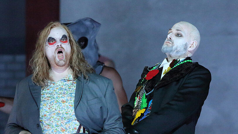Benjamin Bruns und Michael Nagy (rechts) in "Le Grand Macabre". Benjamin Bruns und Michael Nagy (rechts) in "Le Grand Macabre".