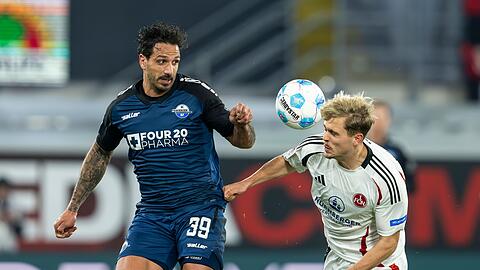 Nick Seidel (r) spielt in der neuen Saison für Regensburg.