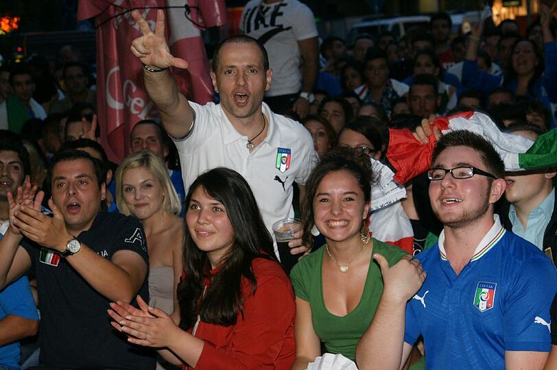 München im Halbfinal-Fieber. Die Bilder vom Public Viewing im Spiel Deutschland gegen Italien.
