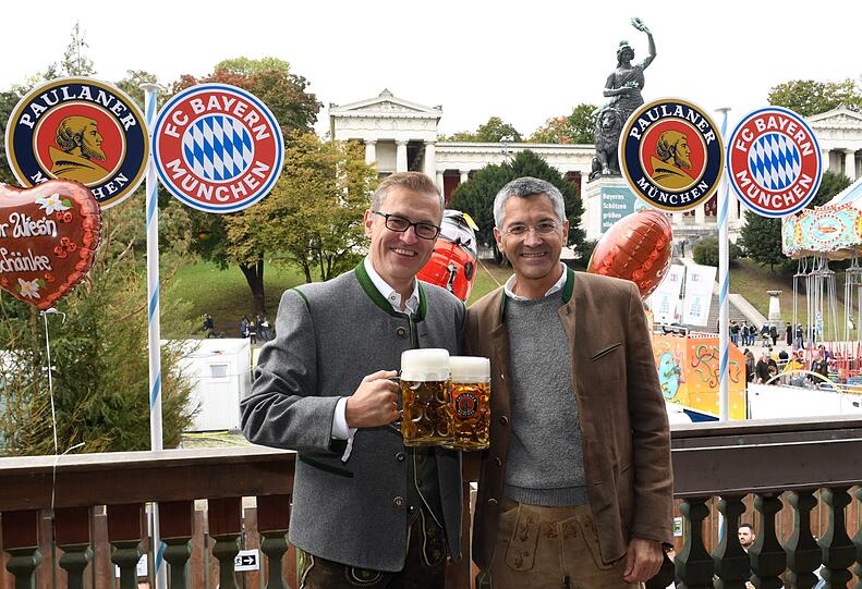 FCB-Finanzchef Jan-Christian Dreesen (l.) mit dem designierten Bayern-Präsidenten Herbert Hainer.