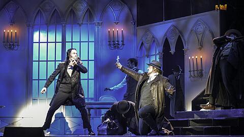 Gegner: Der berühmte Graf (Thomas Borchert) und der Vampirjäger van Helsing (Patrick Stanke).