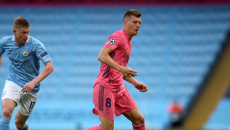 Kevin De Bruyne (l) von Manchester City und Toni Kroos von Real Madrid kämpfen um den Ball. Foto: Nick Potts/PA Wire/dpa/Archivbild Kevin De Bruyne (l) von Manchester City und Toni Kroos von Real Madrid kämpfen um den Ball. Foto: Nick Potts/PA Wire/dpa/Archivbild