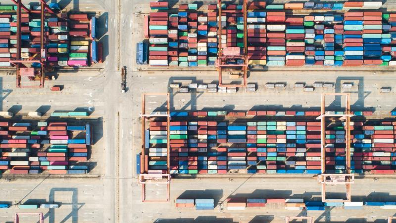 Container stehen in einem chinesischen Hafen. Container stehen in einem chinesischen Hafen.