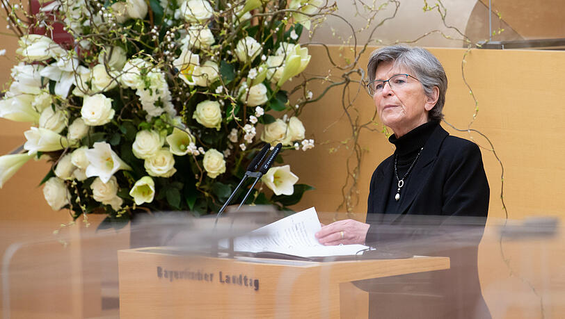 Susanne Breit-Keßler, Vorsitzende des bayerischen Ethikrates, spricht beim Trauerakt über die Menschen, die einsam sterben mussten. Susanne Breit-Keßler, Vorsitzende des bayerischen Ethikrates, spricht beim Trauerakt über die Menschen, die einsam sterben mussten.