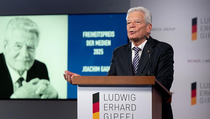 Für seinen Einsatz für die Freiheit zeichnete der Ludwig-Erhard-Gipfel Alt-Bundespräsident Joachim Gauck mit dem "Freiheitspreis der Medien" aus.