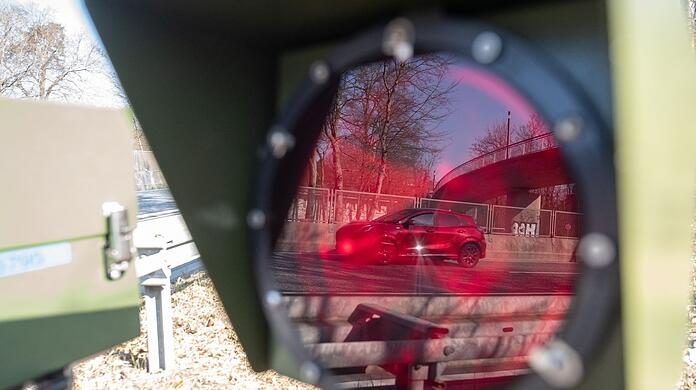 Die Polizei geht in mehreren Bundesländern gegen Temposünder vor. Auch beim Blitzermarathon am Freitag in München wird fleißig geblitzt.
