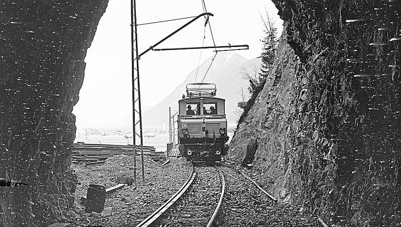 Im Februar 1929 ging das Stück zwischen Grainau und dem Eibsee in Betrieb. Im Dezember folgte der Abschnitt zwischen Garmisch und Grainau.