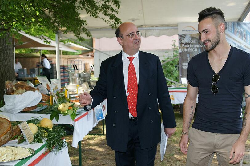 Diego Contento zu Gastim italienischen Generalkonsulat in München.