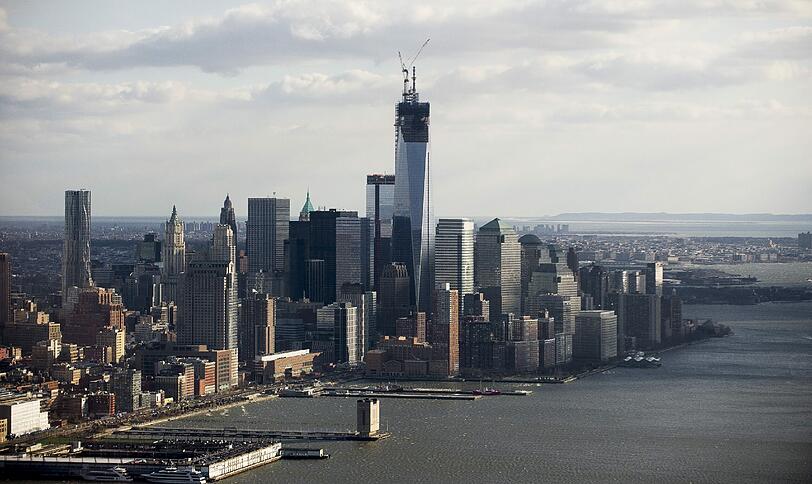 Die Baustelle des neuen World Trade Centers ist schon jetzt ein Blickfang in der Kulisse der Wolkenkratzer von Manhattan. Spektakuläre Luftaufnahmen aus New York City - die Bilder zum Durchklicken!