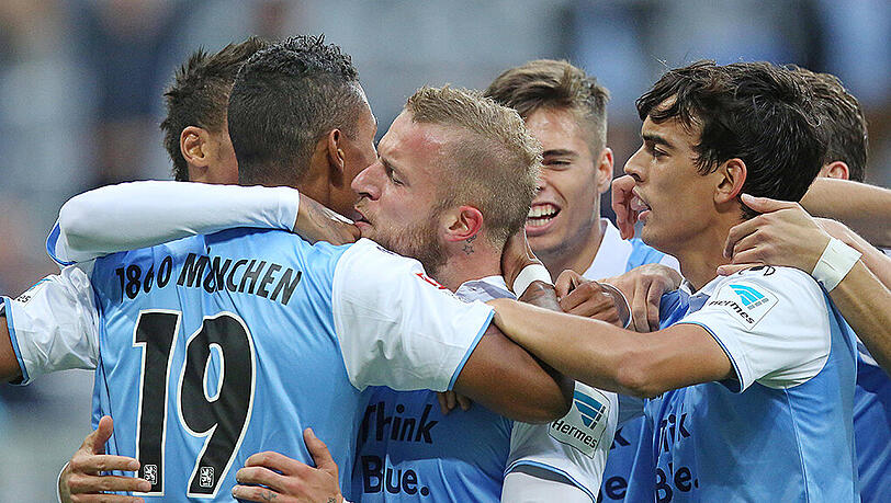 Die Löwen feiern den Führungstreffer zum 1:0 durch Okotie gegen Greuther Fürth. Die Löwen feiern den Führungstreffer zum 1:0 durch Okotie gegen Greuther Fürth.