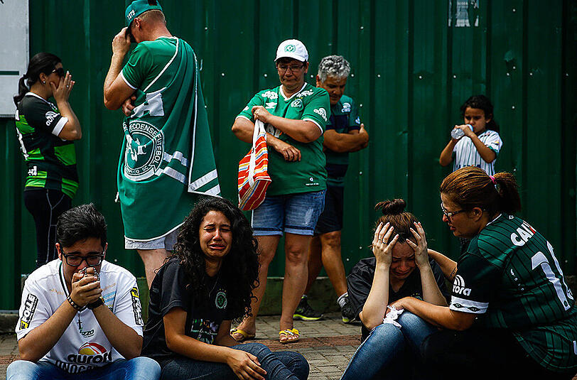 Anhänger der Mannschaft sind nach dem Unglück am Boden zerstört.
