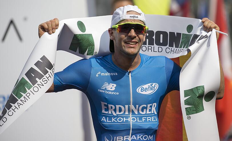Gewinner Patrick Lange:  Ironman-Weltmeister auf Hawaii - und das mit Streckenrekord von 8:01:39 Stunden. Der 31-jährige Hesse konnte es kaum fassen. Er erlebte eine «Gefühls-Achterbahn hoch tausend», während Titelverteidiger Jan Frodeno beim Marathon einbrach.