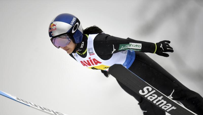 Skispringerin Sara Takanashi aus Japan in Aktion.