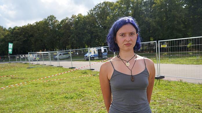 Aktivistin Matylda kletterte bei einer Demo auf einen Baum, die Polizei zerrte sie hinunter.