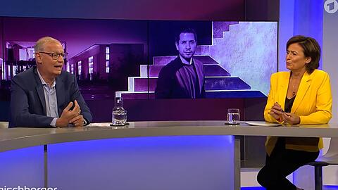 Günther Jauch redet sich in Rage und wird von Moderatorin Sandra Maischberger unterbrochen: "Das ist böse."