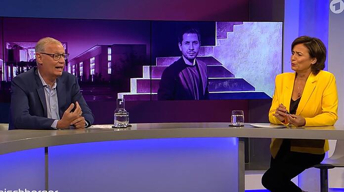 Günther Jauch redet sich in Rage und wird von Moderatorin Sandra Maischberger unterbrochen: "Das ist böse."