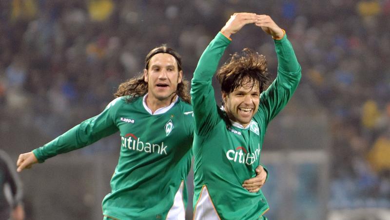 Bremer Spielmacher Diego (rechts) jubelt mit Torsten Frings. Auch noch in der nächsten Saison? Bremer Spielmacher Diego (rechts) jubelt mit Torsten Frings. Auch noch in der nächsten Saison?