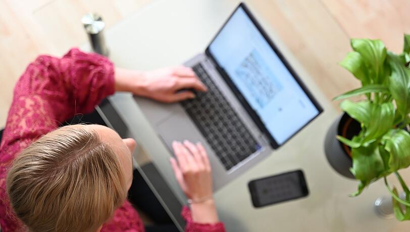 Wer im Internet Vertr&auml;ge abschlie&szlig;t, soll diese k&uuml;nftig einfacher wieder stornieren k&ouml;nnen. (Symbolbild)