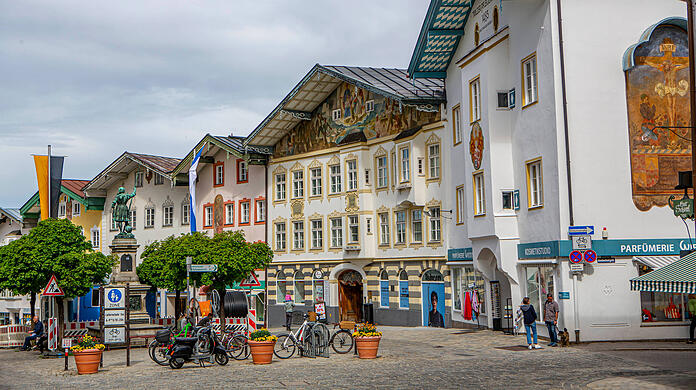 Das beschauliche Bad Tölz im Münchner Süden: Wer ein Mehrparteienhaus bauen möchte, zahlt für den Grund fast nur ein Drittel des Münchner Preises. Das beschauliche Bad Tölz im Münchner Süden: Wer ein Mehrparteienhaus bauen möchte, zahlt für den Grund fast nur ein Drittel des Münchner Preises.