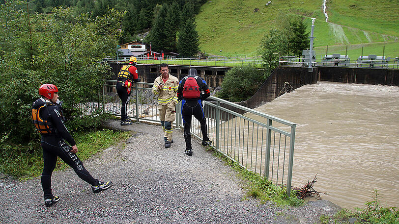 Wasserretter suchten noch am Sonntag stundenlang nach dem Mann.