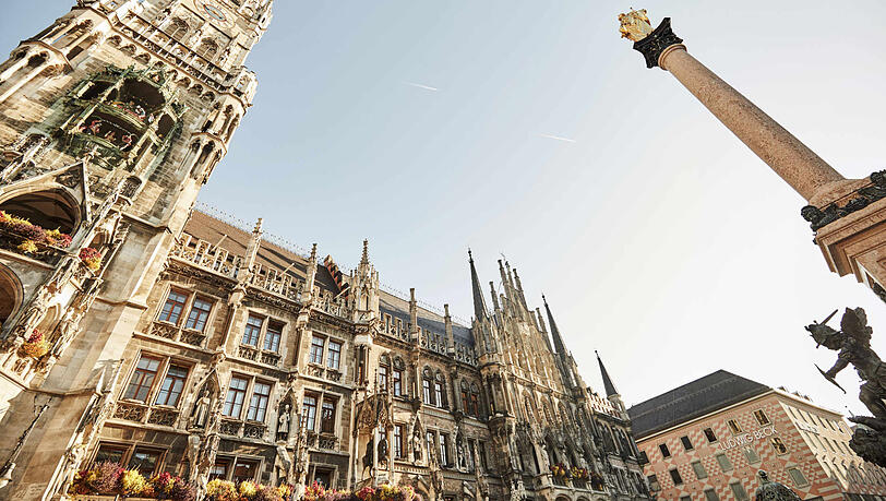 Ab Mai sitzt die neue Fraktionsgemeinschaft FDP-Bayernpartei mit vier Stadträten
im Münchner Rathaus. Ab Mai sitzt die neue Fraktionsgemeinschaft FDP-Bayernpartei mit vier Stadträten
im Münchner Rathaus.
