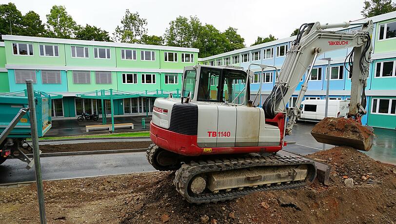Das ist die Ersatz-Schule aus Container-Elementen. Das ist die Ersatz-Schule aus Container-Elementen.