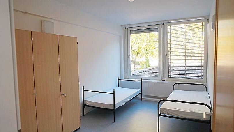 Spartanisch: Blick in ein Zimmer der Unterkunft. Spartanisch: Blick in ein Zimmer der Unterkunft.
