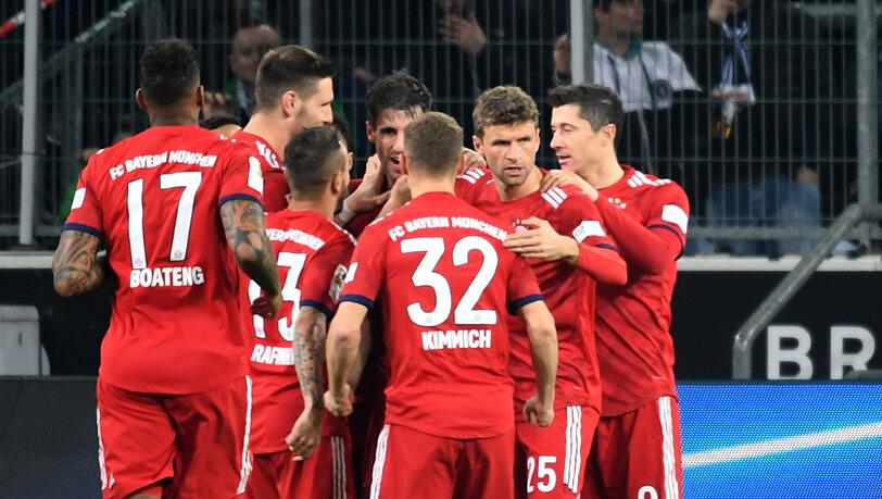 Gleich zweifach jubelt der FC Bayern in den ersten elf Minuten gegen Gladbach. Gleich zweifach jubelt der FC Bayern in den ersten elf Minuten gegen Gladbach.