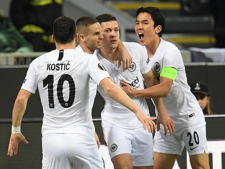 Frankfurts Spieler bejubeln den Treffer von Luka Jovic zum 1:0 gegen Inter Mailand.
