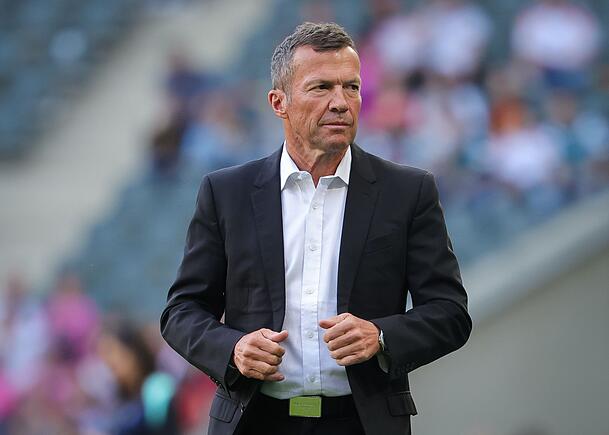 Rekord-Nationalspieler Lothar Matthäus und Hoeneß zoffen sich. Rekord-Nationalspieler Lothar Matthäus und Hoeneß zoffen sich.