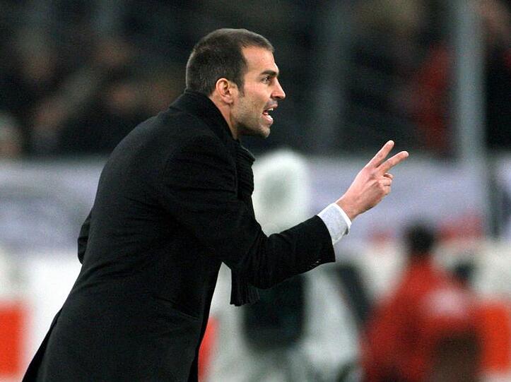 Markus Babbel, er kämpft ums Weiterkommen im DFB-Pokal und um eine Weiterbeschäftigung als Trainer beim VfB Stuttgart über das Saisonende hinaus.