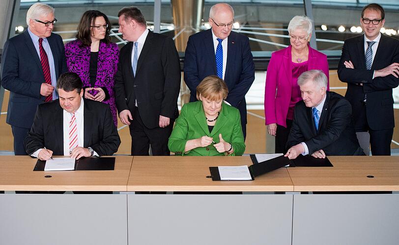 Die Spitzen von Union und SPD bei der Vertragsunterzeichnung.