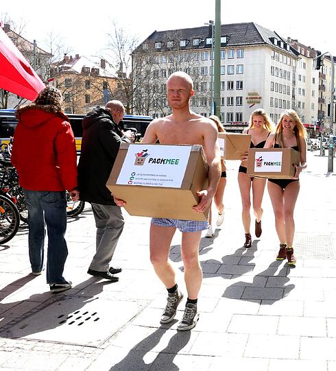 Packerl statt Container - die Aktion &bdquo;Packmee&ldquo; ruft zu Kleiderspenden über die Post auf. Wer altes Gewand für den guten Zweck weggeben will, schickt es an &bdquo;Packmee&ldquo;. Am Dienstag war das leider noch nicht möglich - zumindest nicht am Goetheplatz: Da hatte die Post nämlich zu.