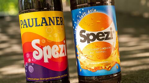 Das Kultgetränk "Spezi" - einmal von der Großbrauerei Paulaner und einmal von der Augsburger Riegele Brauerei. Wem gehört der begehrte Name?