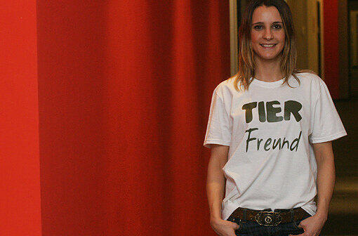 Das steht Tierfreunden bestens: Das T-Shirt gibt es in Kinder- und Erwachsenengrößen für 14,99 Euro.
