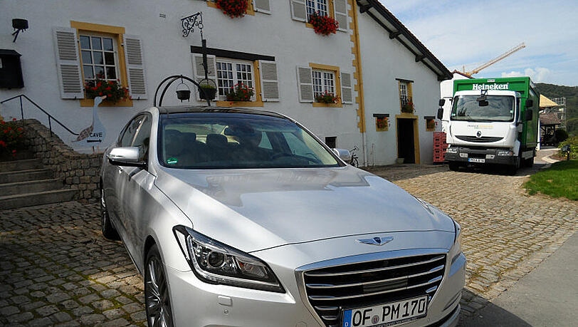 Der neue Hyundai Genesis ist eine vollformatige Limousine mit sehr guter Ausstattung. Deswegen wird auf kostenpflichtige Optionen verzichtet. Der neue Hyundai Genesis ist eine vollformatige Limousine mit sehr guter Ausstattung. Deswegen wird auf kostenpflichtige Optionen verzichtet.