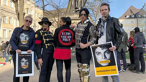 Fans von Michael Jackson demonstrieren gegen die Ausstrahlung der Dokumentation "Leaving Neverland".