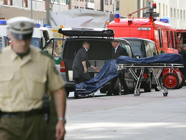 Im August 2007 waren vor einer Duisburger Pizzeria sechs Menschen erschossen worden. Ein Streit zwischen dem Pelle-Vottari-Clan und dem Strangio-Nirta-Clan war der Auslöser für die Bluttat.