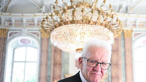 Bei seinem Abschied im Neuen Schloss zeigt sich Kretschmann wehm&uuml;tig.