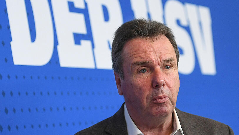 Heribert Bruchhagen: Das Scheinwerferlicht, das große Geld, die Macht - manche können davon einfach nicht lassen. Dem einstigen Manager von Eintracht Frankfurt war das Rentnerdasein im ostwestfälischen Harsewinkel doch zu langweilig. Mit 68 holte ihn sein Ex-Klub Hamburger SV, der Dino der Liga, als Vorstandschef. Jetzt bereitet ihm der Stress im Abstiegskampf Herzflattern.