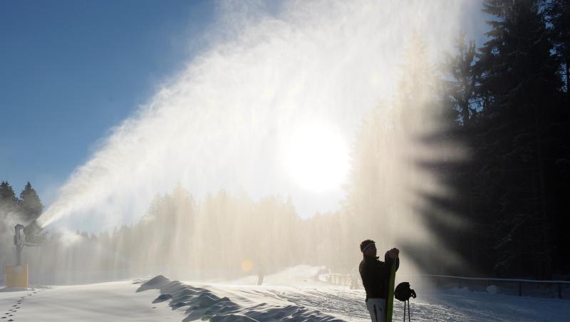 Forstarbeiter sollen wegen der Schneemassen rund 30 Bäume entlang der beiden Seilbahnen am Ochsenkopf fällen. Foto: David Ebener/Archiv Forstarbeiter sollen wegen der Schneemassen rund 30 Bäume entlang der beiden Seilbahnen am Ochsenkopf fällen. Foto: David Ebener/Archiv