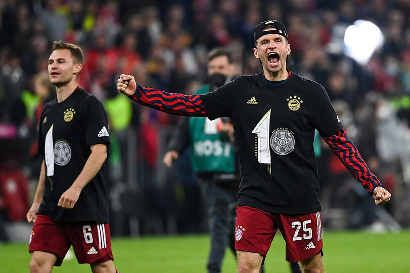 Bierduschen & Humba Tätärä – die Bilder von der Meisterfeier direkt nach Abpfiff in der Allianz Arena.