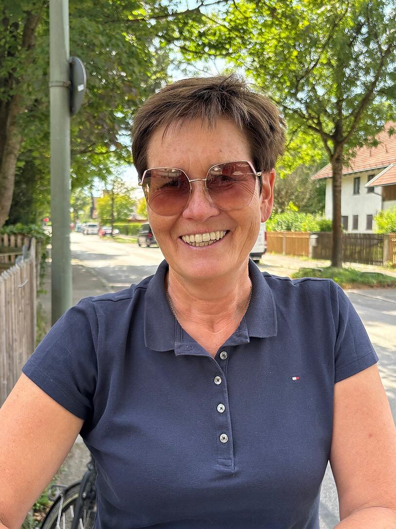 Petra Cockrell ist für die Grünen im Bezirksausschuss Bogenhausen, sie kennt sich bestens aus im Viertel. Petra Cockrell ist für die Grünen im Bezirksausschuss Bogenhausen, sie kennt sich bestens aus im Viertel.