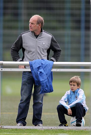 Familie Bierofka beim Fußballspielen